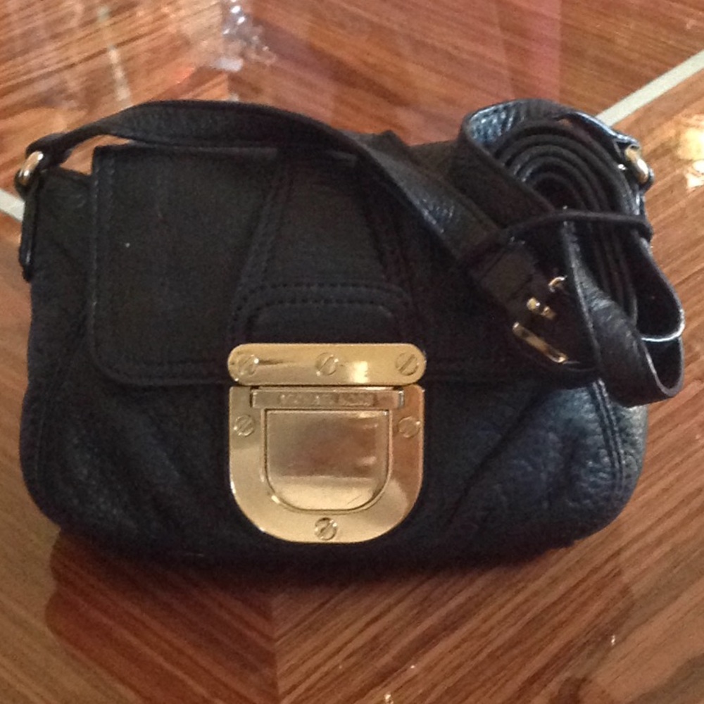 ⭕️ Michael Kors - 100% Leather Crossbody Mini Bag